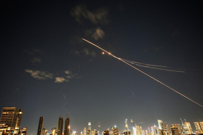 美以空袭伊朗后，伊朗威胁退出 2026 世界杯，国际足联发声密切关注_新浪新闻