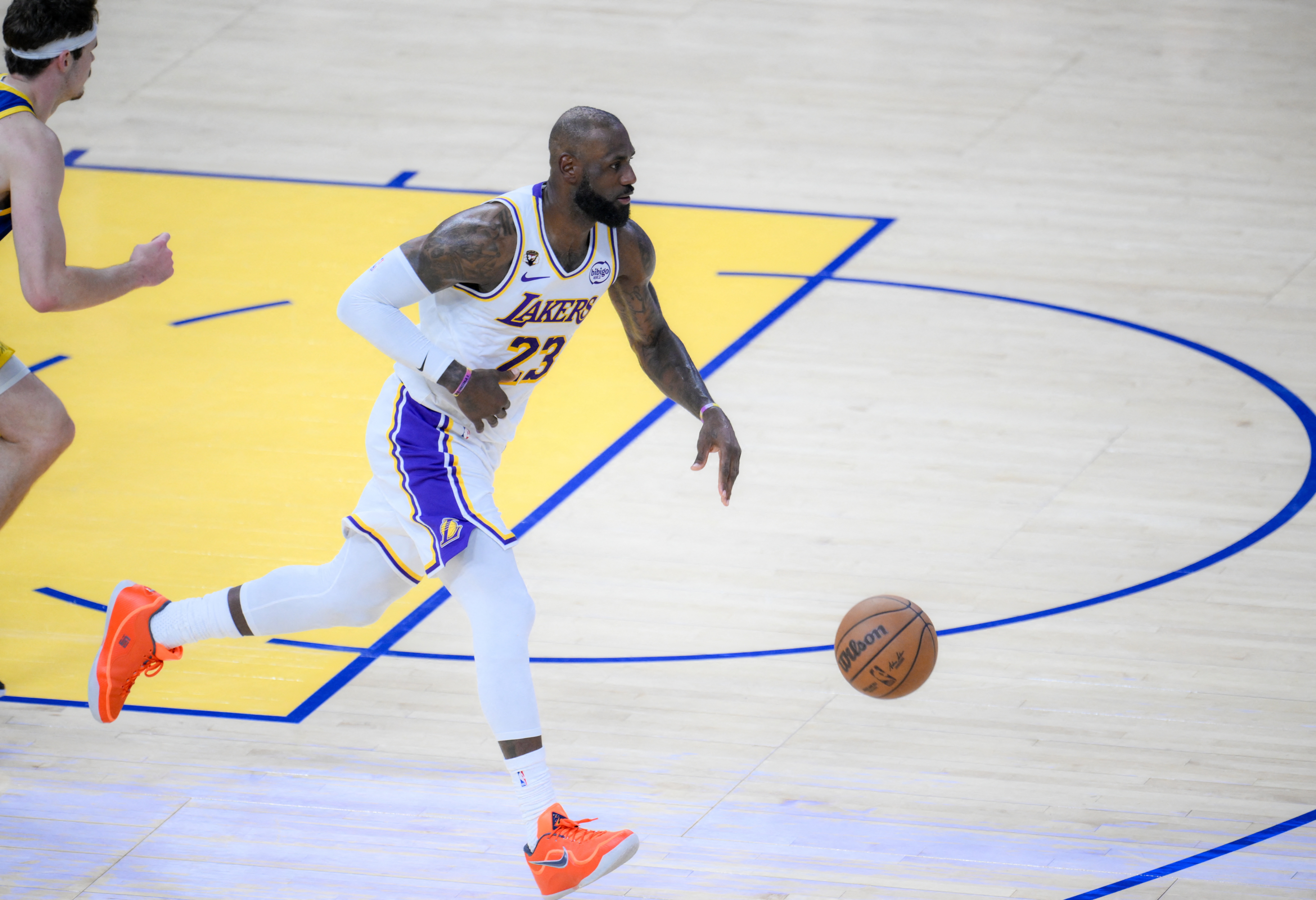 篮球比分-斯科特说詹姆斯该走？香农·夏普：科比最后几年你咋什么都没说？